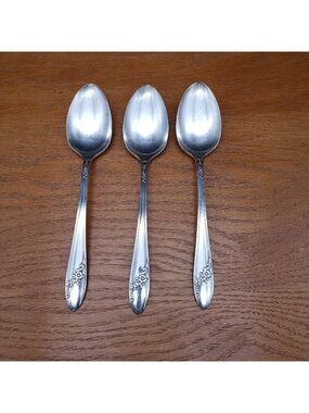 Oneida Tudor Plate Queen Bess II Serving Spoons Set of 3 Oval Bowl Silverplate